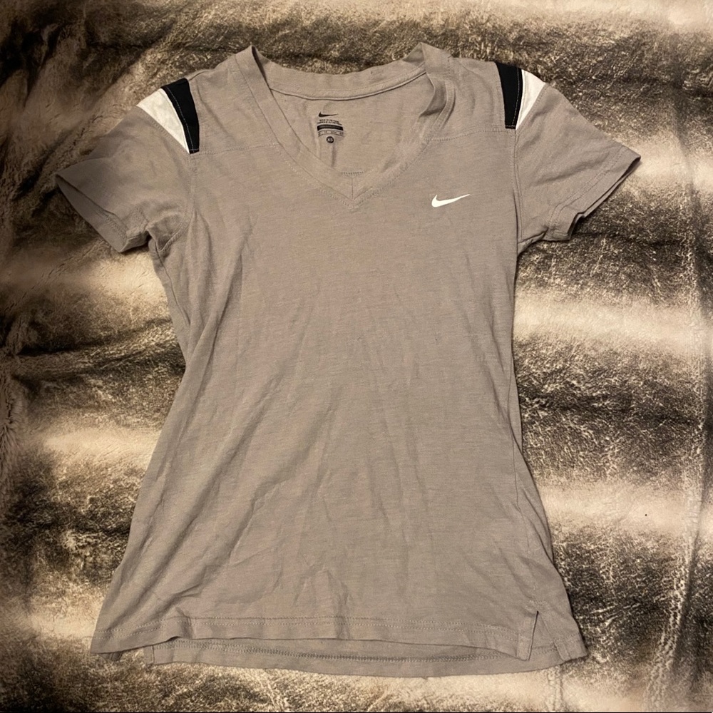 Short sleeve Nike v neck t shirt
